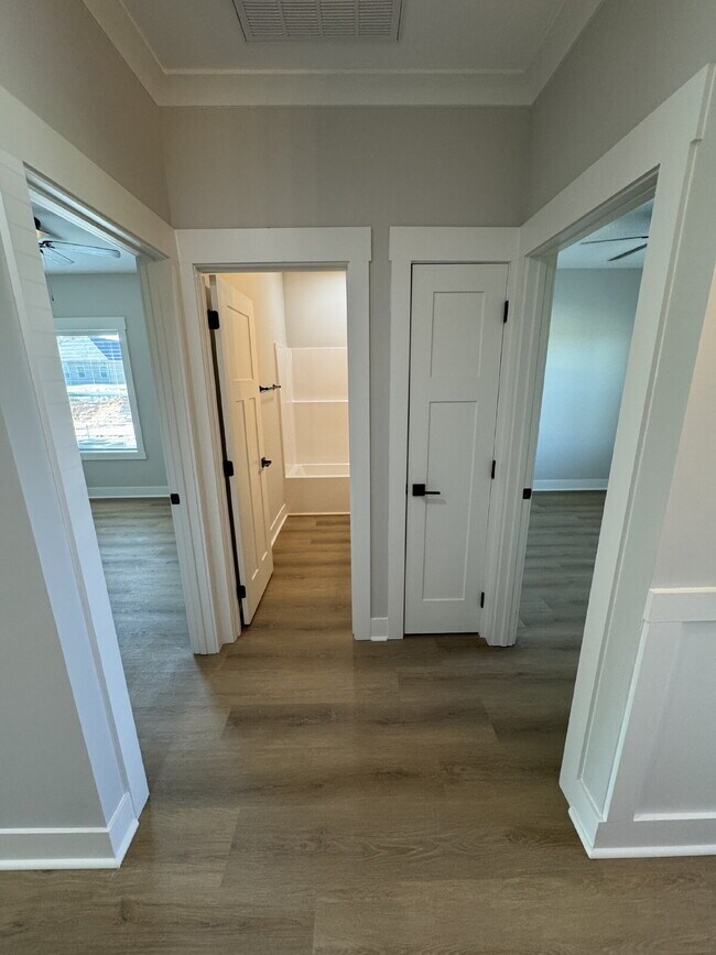 Foto del edificio - 1465 Forest Dr