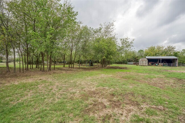 Building Photo - Gated Entry 5 bedroom, 3.5 Bath Home on 16+ Acres in Cleburne - Bring your horses and cattle!