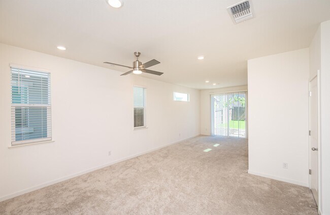 Building Photo - 1256 Golden Angel Wy