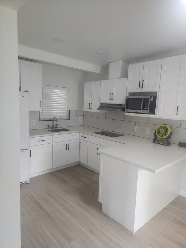 Building Photo - 7608 Buena Vista Dr