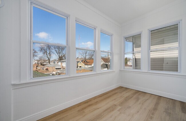 Foto del edificio - 2836 W 40th St