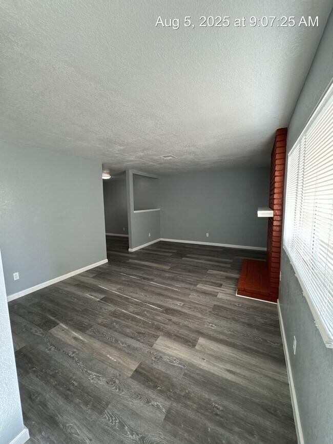 Building Photo - 3208