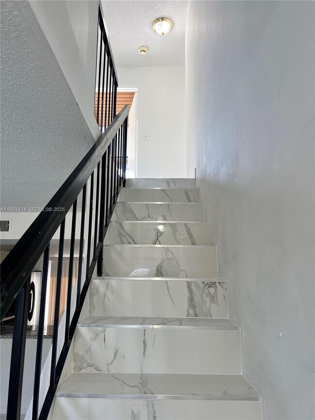 Foto del edificio - 1909 SW 107th Ave