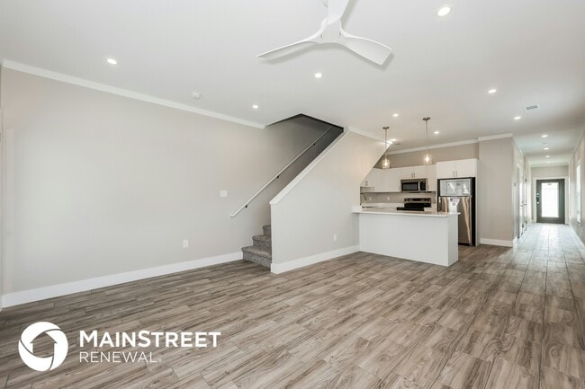 Building Photo - 1246 Lonsdale Ave