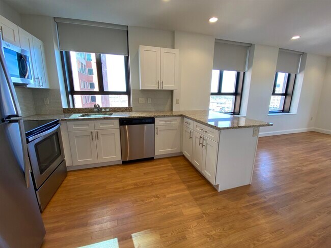 Building Photo - 875 Elm St