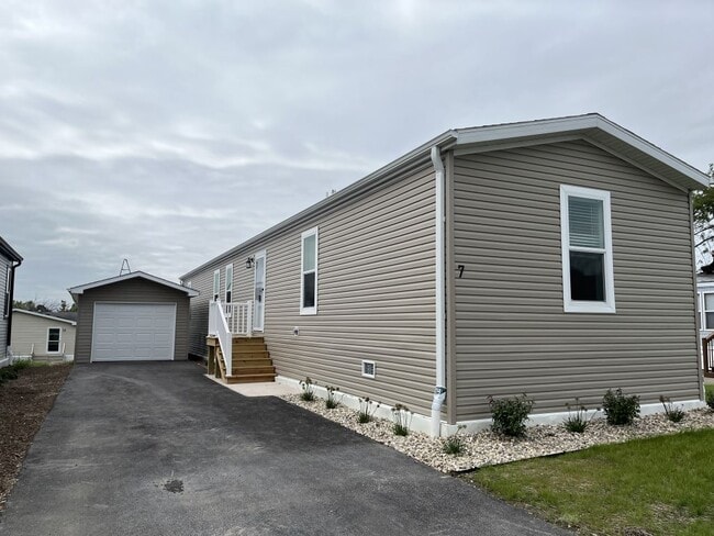 Building Photo - 7 Sandpiper Ln