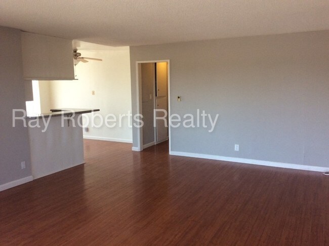 Building Photo - 315 Gladys Ave