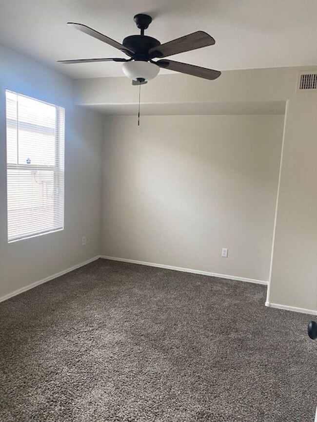 Building Photo - $2,350 3 Bedroom Gilbert 85296 Home For Le...