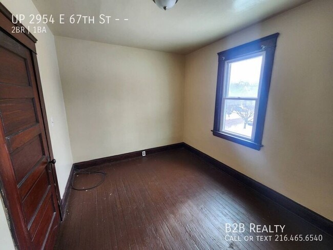 Foto del edificio - UP 2954 E 67th St--