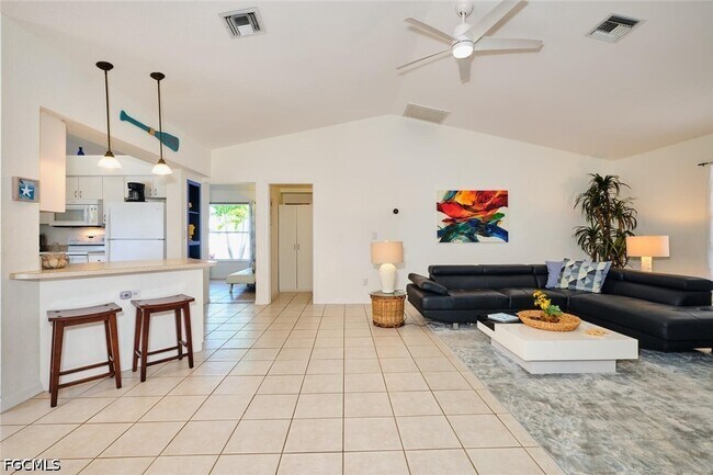 Building Photo - 2201 SE 5th Ave