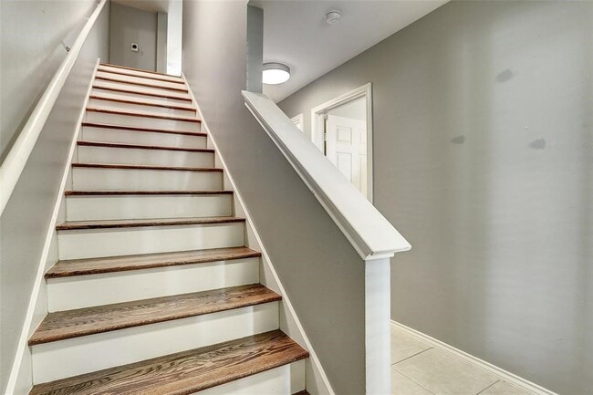 Foto del edificio - 934 E Heights Hollow Ln