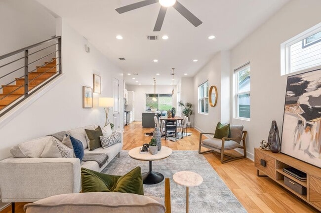 Foto del edificio - 1301 Cometa St