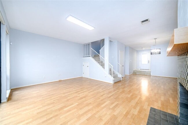 Building Photo - 7505 Memorial Woods Dr