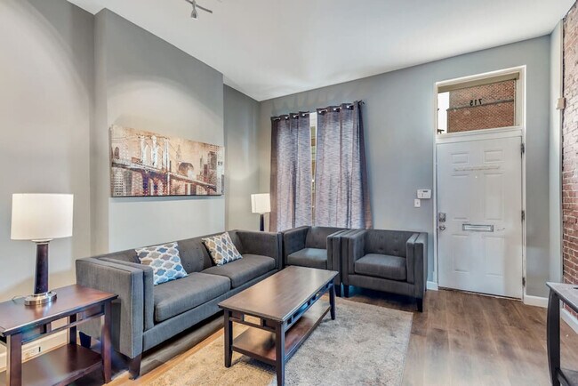 Building Photo - 713 Barton St