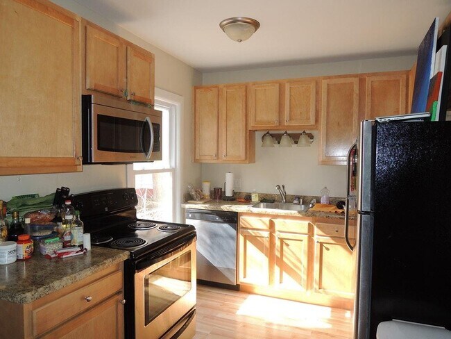 Building Photo - 915 Vilas Ave