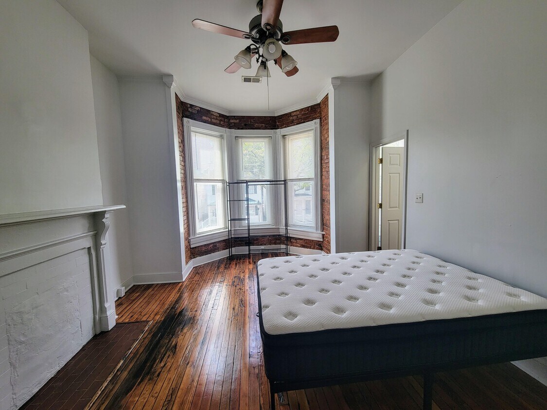 Foto principal - 910 W Clay St
