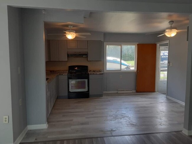Building Photo - 2426 Lindberg dr