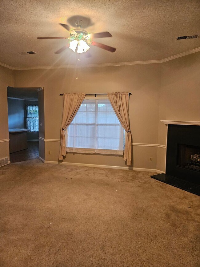 Building Photo - Available Now!   half off first months rent special!