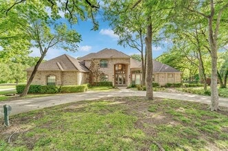 Building Photo - 2202 Southern Oaks Dr