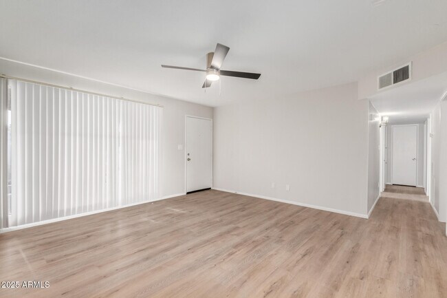 Foto del edificio - 9033 N 15th Dr