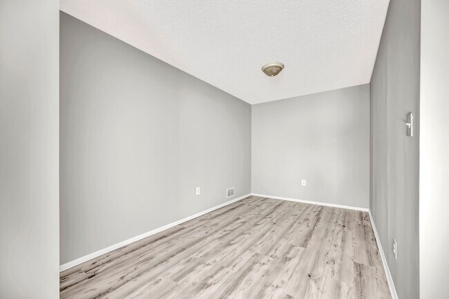 Building Photo - 59 Juniper Way