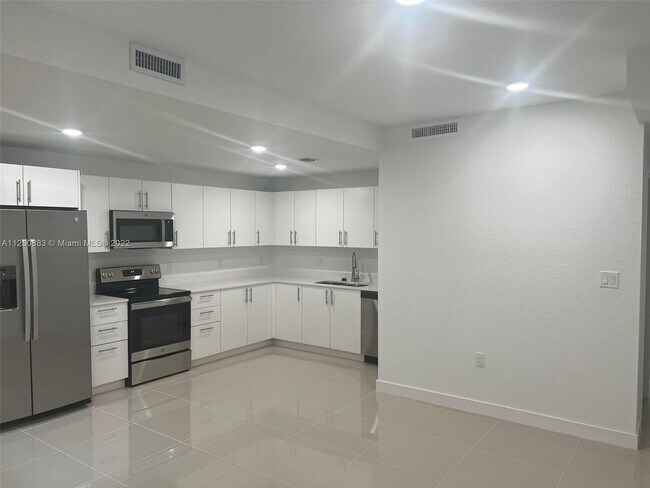 Building Photo - 25760 SW 143rd Ave