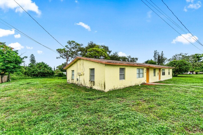 Building Photo - 4786 Gulfstream Rd
