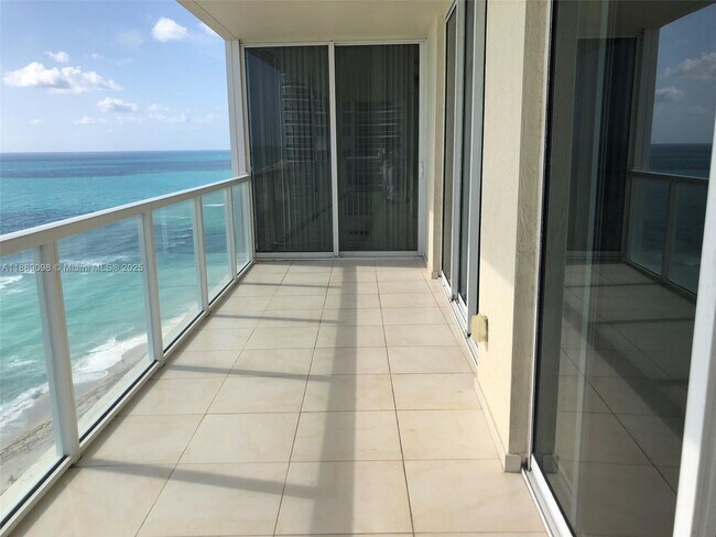 Foto del edificio - 16699 Collins Ave