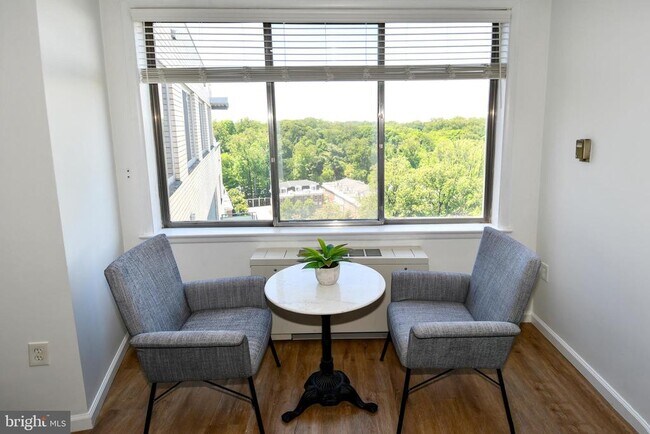 Foto del edificio - 10201 Grosvenor Pl