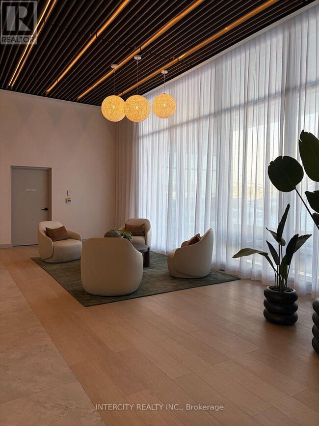 Building Photo - 15 Skyridge Dr