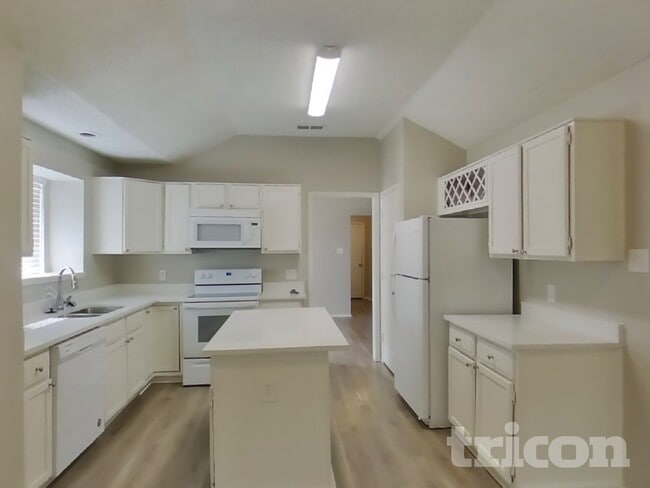 Building Photo - 907 Ponds Ct