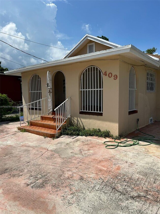 Building Photo - 409 NW 33rd St