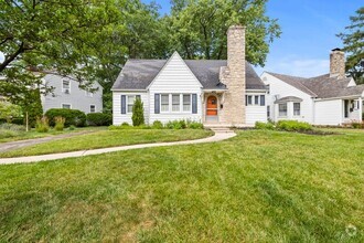 Building Photo - 304 E Schreyer Pl