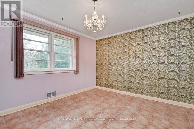 Building Photo - 5495 R. Bank Street