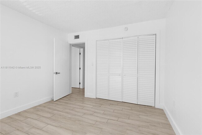 Building Photo - 810 Salzedo St
