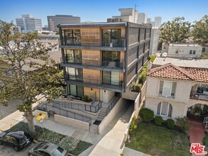 Building Photo - 820 S Sherbourne Dr