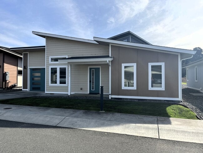 Building Photo - Senior Living Community (55+) - Built In 2021 - High End 2/2 Home With Full Access To Onsite Recr...