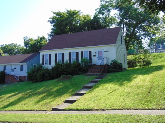 Building Photo - 4903 Goddin Cir