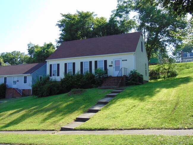 Foto del edificio - 4903 Goddin Cir