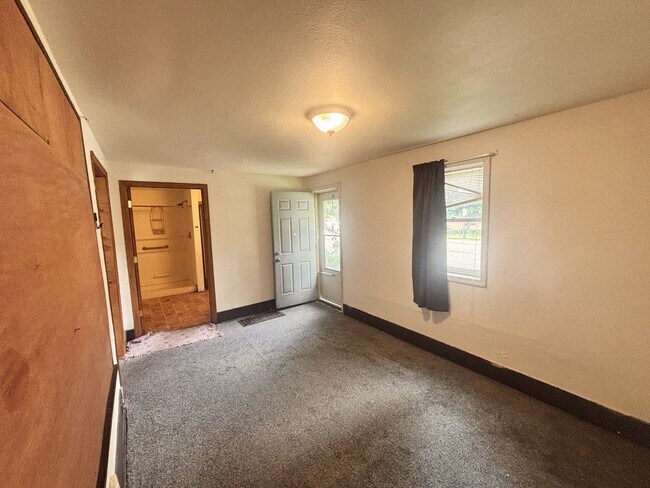 Foto del edificio - 922-924 Caledonia Street