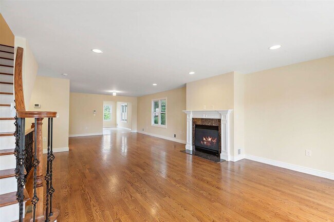 Building Photo - 8 Kiesewetter Ln