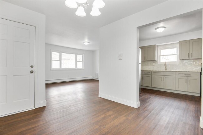 Building Photo - 138 Carteret Ave