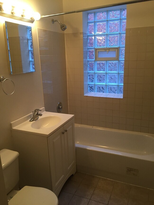 Building Photo - 5144 S King Dr