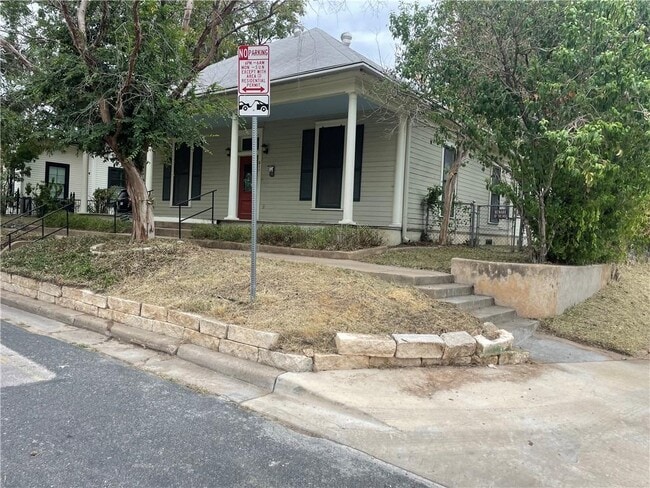 Building Photo - 811 San Marcos St