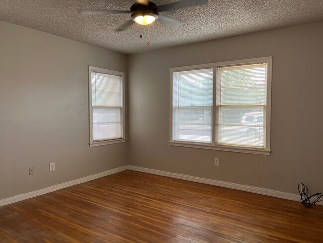Foto del edificio - Corner Lot Home Located Across from Elemen...