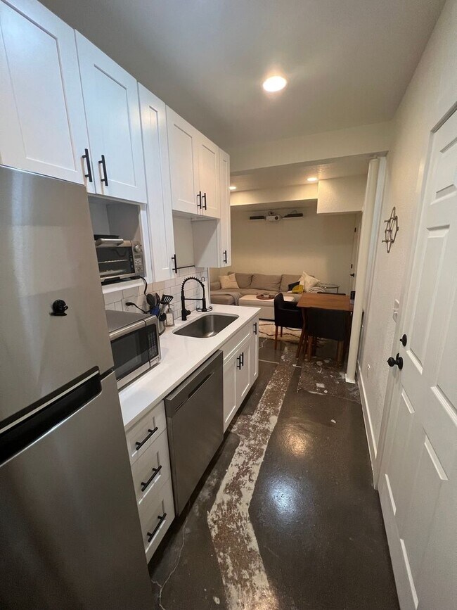 Building Photo - 3 Bedroom Single Family Home in Denver