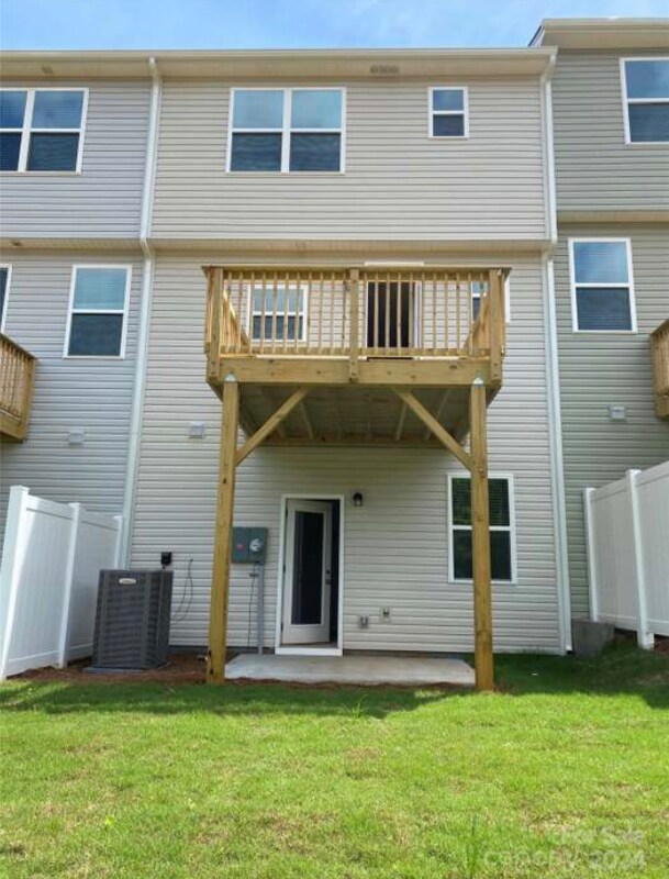 Building Photo - 3010 Pirates Pl