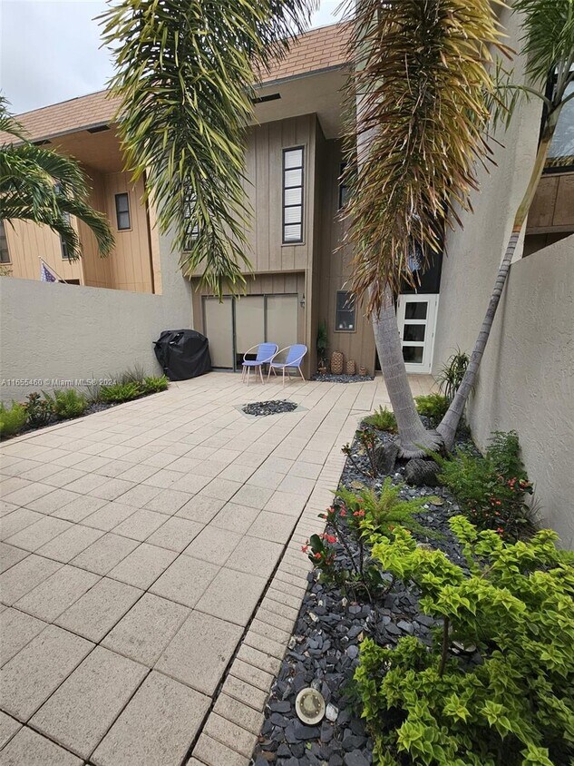 Primary Photo - 4799 NW 9th Ave