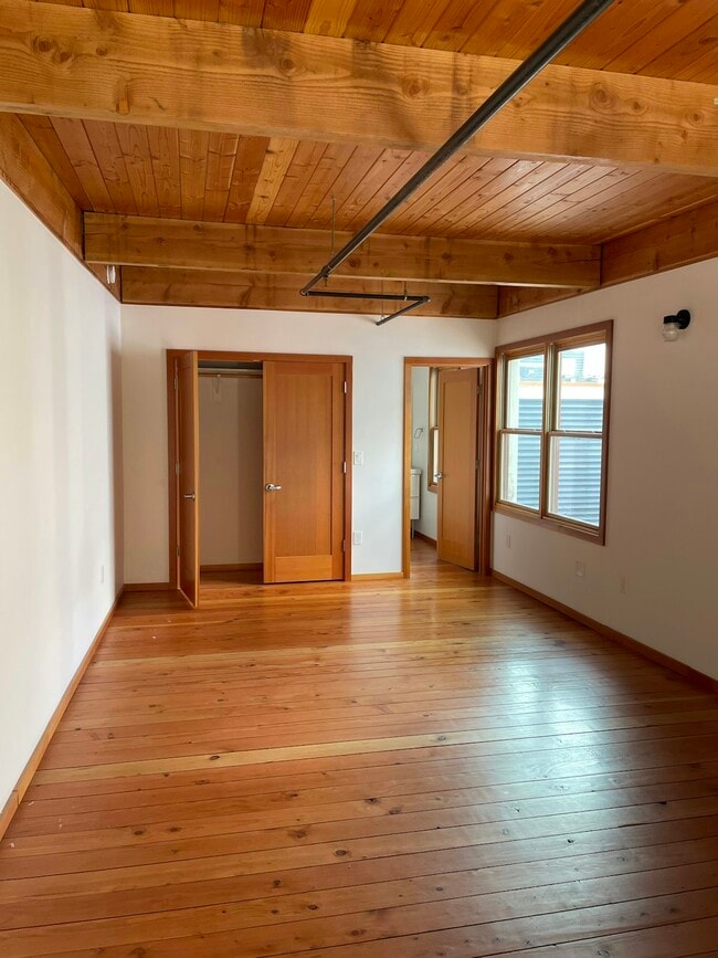 Building Photo - 8777 N Lombard St