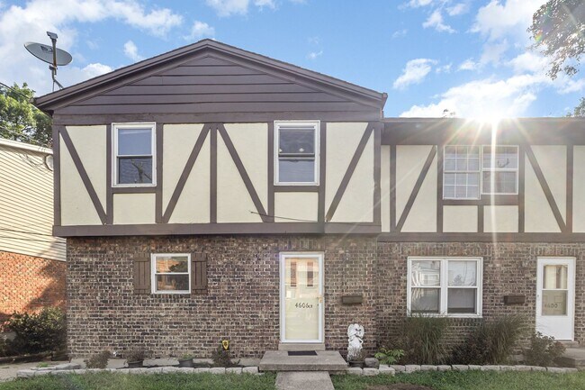 Building Photo - 4600-4606 Glenway Ave